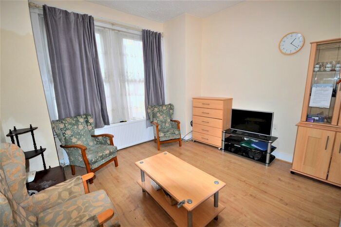 1 Bedroom Flat To Rent In Stanmore Road, London N15