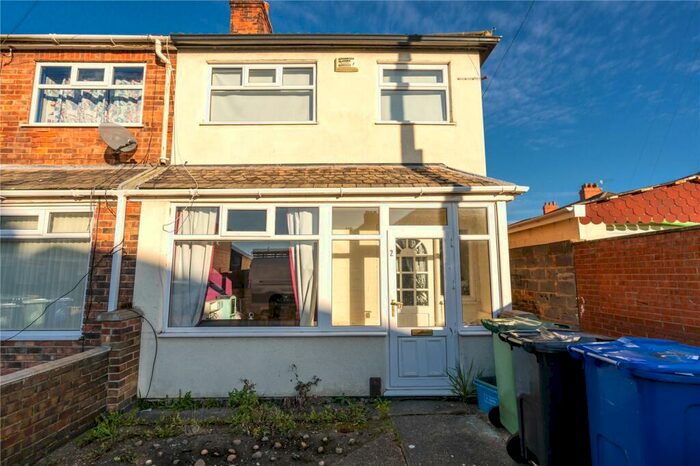3 Bedroom End Of Terrace House For Sale In Wentworth Road, Grimsby, Lincolnshire, DN34