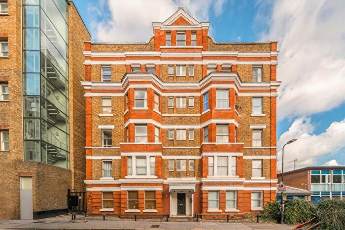 Flat To Rent In Baldwins Gardens, Clerkenwell, EC1N