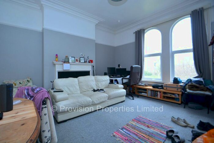 1 Bedroom Flat To Rent In Moorland Road, Hyde Park, Leeds, LS6