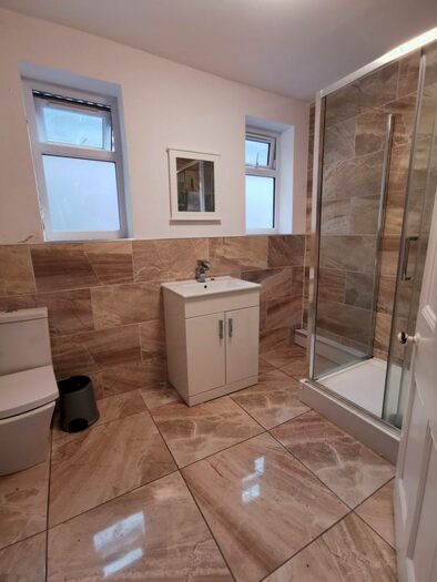 3 Bedroom Flat To Rent In Brynymor Crescent, Brynmill, Swansea, SA1