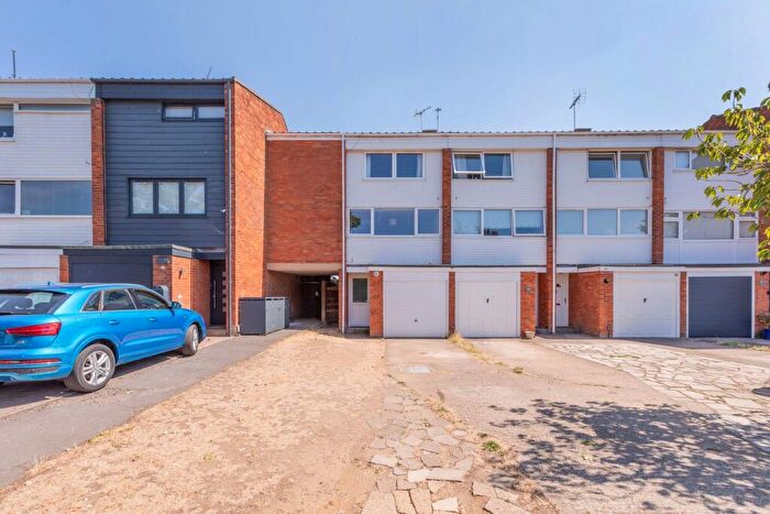 4 Bedroom Terraced House For Sale In Colleton Drive, Twyford, Reading, RG10