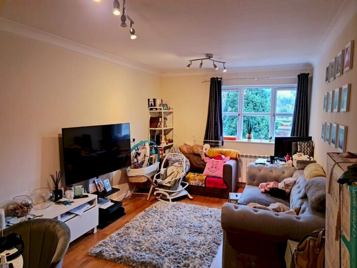 1 Bedroom Flat To Rent In Lansdowne Road, Croydon, London, CR8