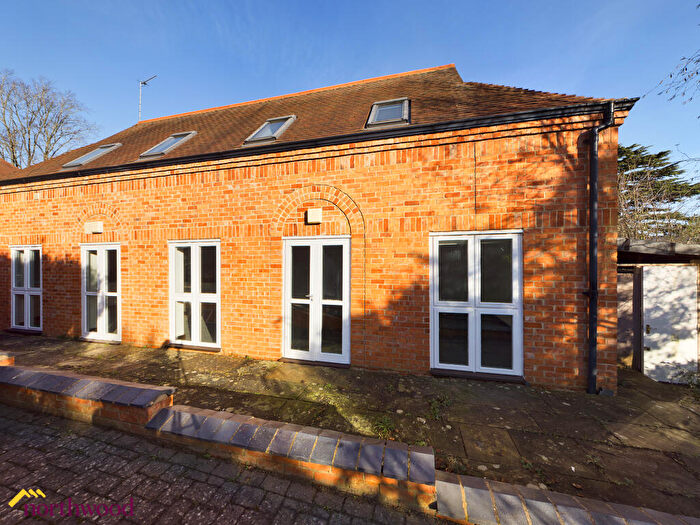 3 Bedroom Semi-Detached House To Rent In Hightown Road, Banbury, OX16