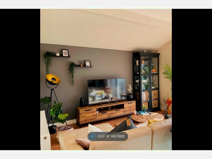 3 Bedroom Semi-Detached House To Rent In Downs Drive, Timperley, Altrincham, WA14