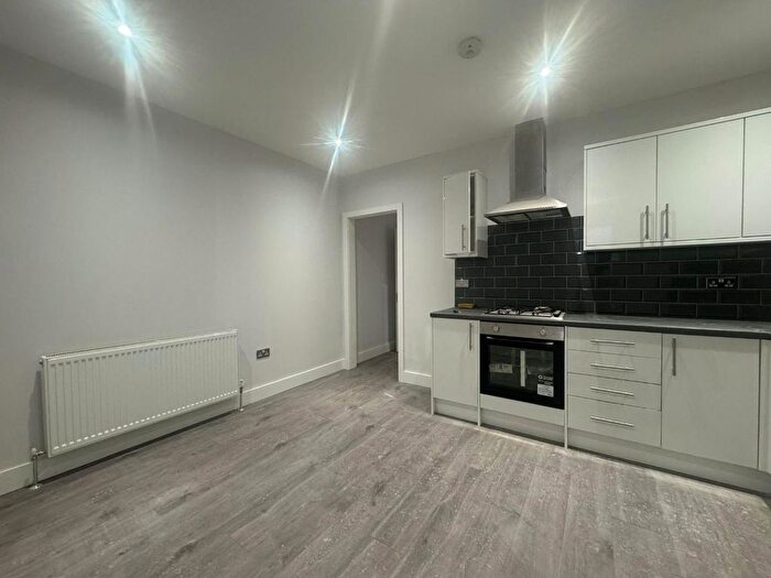 1 Bedroom Flat To Rent In Hackney Road, London, E2