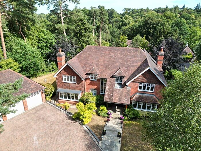 5 Bedroom Detached House For Sale In Parklands Close, Lower Bourne, Farnham, GU9