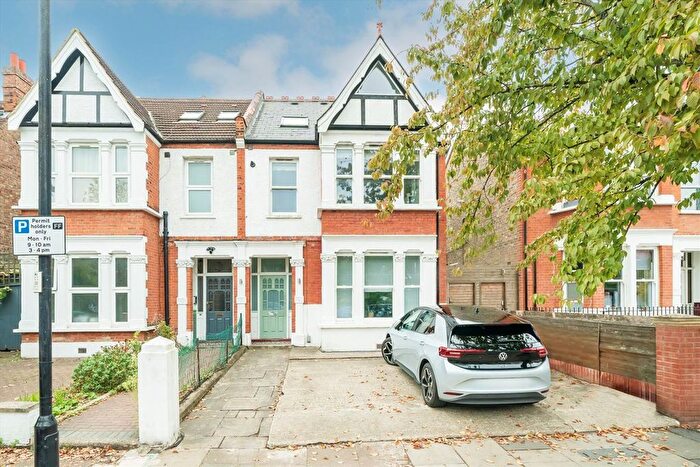 1 Bedroom Flat For Sale In Chatsworth Gardens, Acton, W3