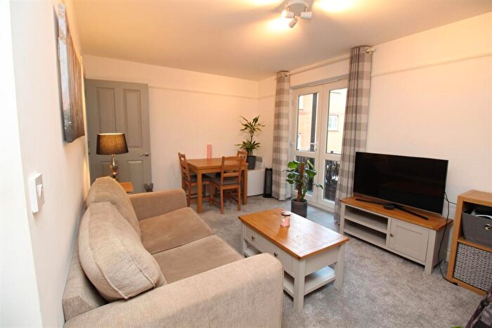 1 Bedroom Flat To Rent In Flat Grove Mill Court, Grove Road, Hitchin, SG4