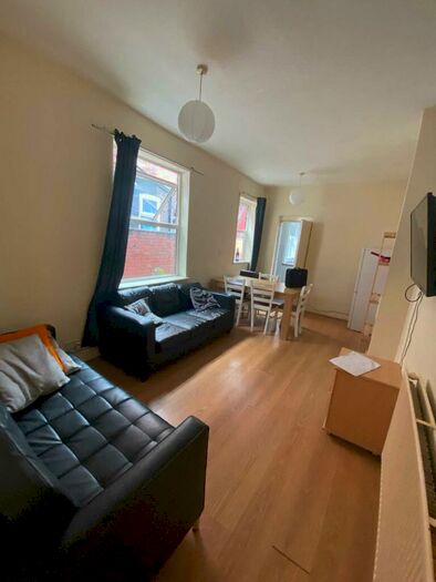 5 Bedroom Terraced House To Rent In Richmond Road, Fallowfield, M14