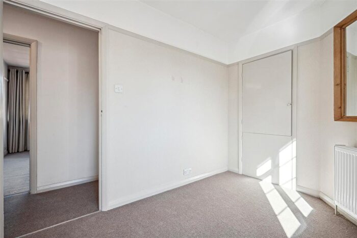 3 Bedroom Flat To Rent In St Catherines Court, Bedford Road, London, W4