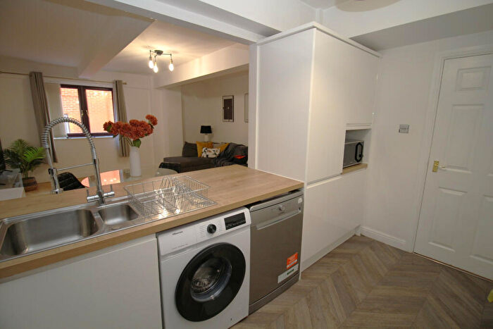 2 Bedroom Apartment To Rent In Tuscany House, Dickinson Street, Manchester, M1