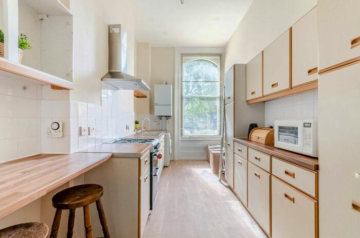 1 Bedroom Flat To Rent In Thurlow Park Road, West Dulwich, London, SE21