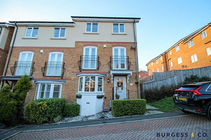 3 Bedroom Semi-Detached House For Sale In Etchingham Drive, St. Leonards-On-Sea, TN38