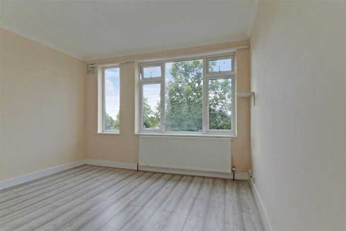 2 Bedroom Flat To Rent In Everton Court, Honeypot Lane, Stanmore, HA7