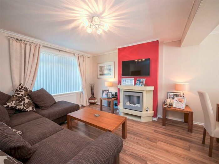 2 Bedroom Flat To Rent In Ross Gardens, Edinburgh, EH9