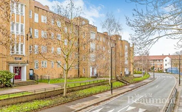 3 Bedroom Flat To Rent In Kingswood Estate, Lyall Avenue, London, SE21