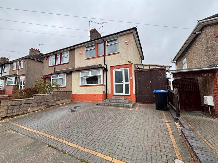 3 Bedroom Semi Detached House For Sale In Fullingdale Road, The Headlands, Northampton, NN3