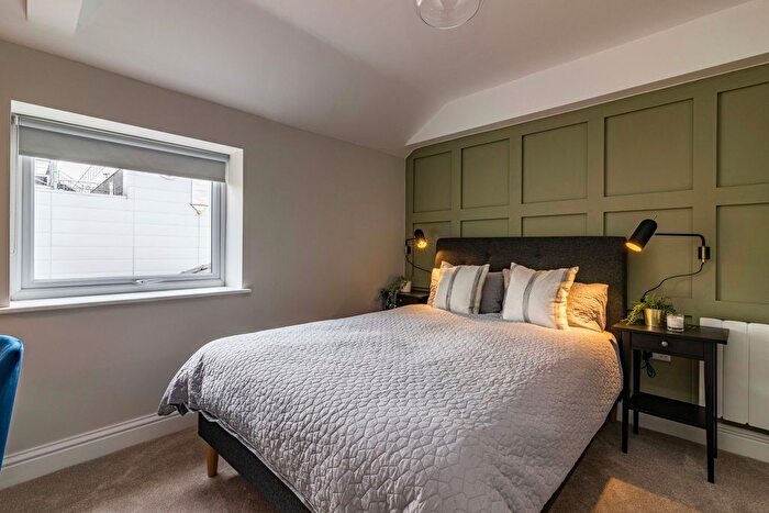 2 Bedroom Flat To Rent In Apartment, Powell House, LN5