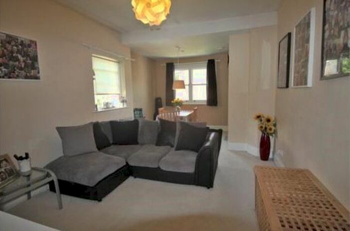 2 Bedroom Flat To Rent In Winchmore Hill Road, London, N21