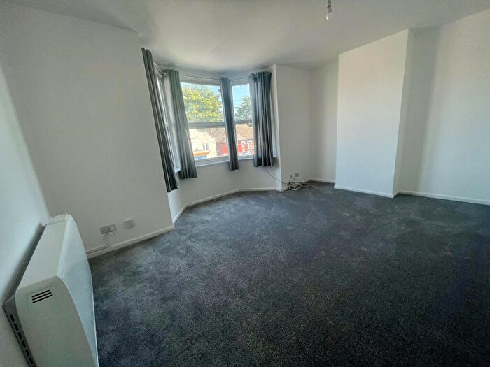 2 Bedroom Flat To Rent In Tankerville Road, Woolston, SO19