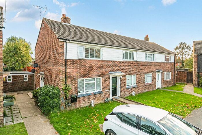 2 Bedroom Maisonette For Sale In Knights Way, Headcorn, Ashford, TN27