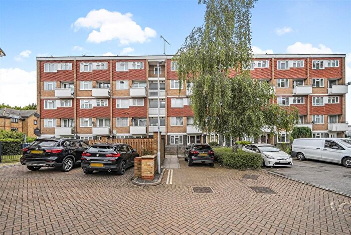3 Bedroom Flat To Rent In Acre Road, Kingston Upon Thames, KT2