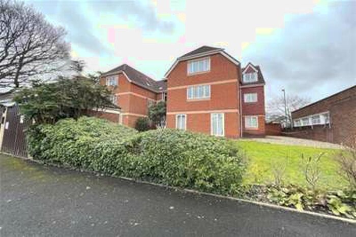 2 Bedroom Flat To Rent In Cobbett Road, Bitterne, SO18