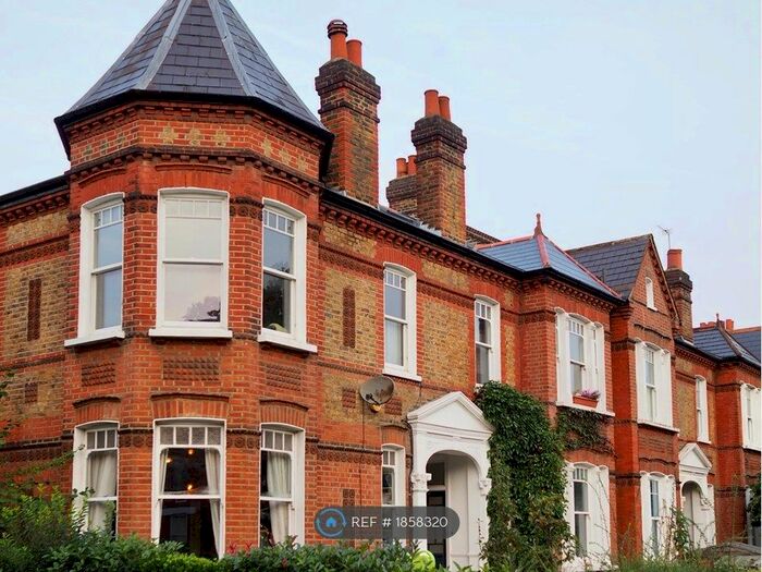 2 Bedroom Maisonette To Rent In Croxted Road, London, SE21