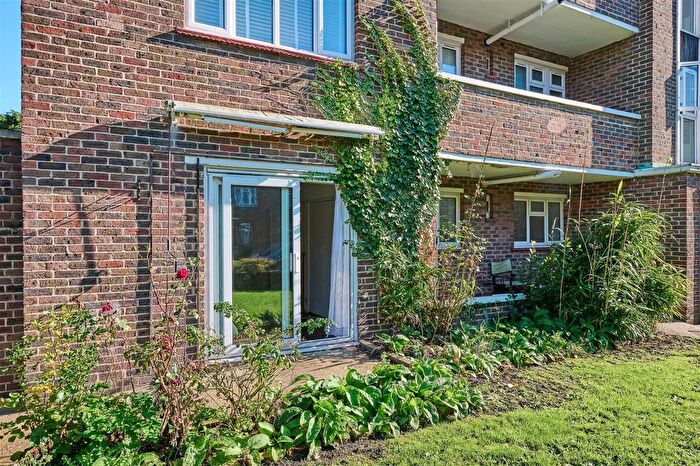 2 Bedroom Flat To Rent In Sycamore Road, London, SW19