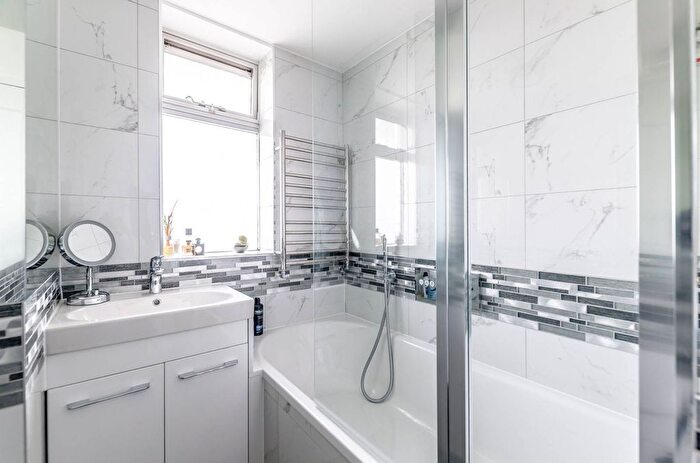 2 Bedroom Flat To Rent In Hatton Garden, Holborn, London, EC1N