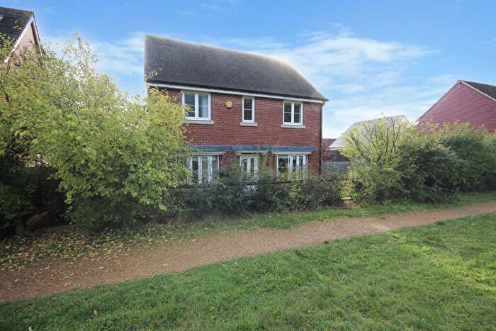 4 Bedroom Detached House To Rent In Kittiwake Chase, Bracknell, RG12