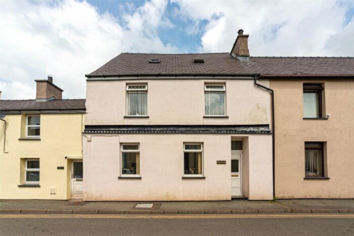 4 Bedroom Terraced House For Sale In High Street, Deiniolen, Caernarfon, Gwynedd, LL55