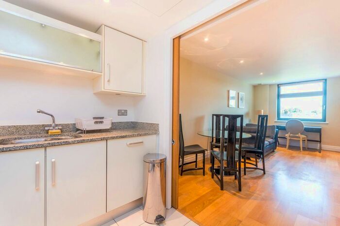 2 Bedroom Flat To Rent In Sheldon Square, Paddington, London, W2