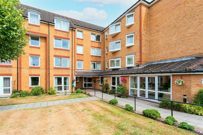 1 Bedroom Flat To Rent In Cassio Road, Watford, Hertfordshire, WD18