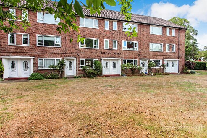 2 Bedroom Apartment For Sale In Bridge Road, East Molesey, KT8