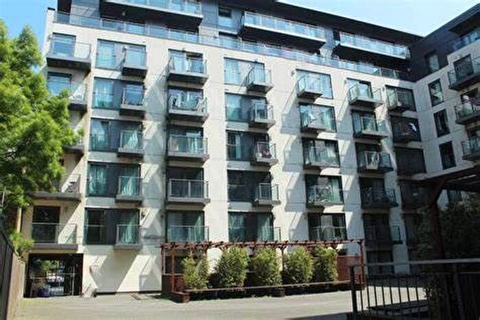 2 Bedroom Flat To Rent In High Street, Slough, SL1