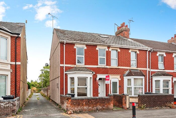 2 Bedroom End Of Terrace House For Sale In Ferndale Road, Swindon, Wiltshire, SN2