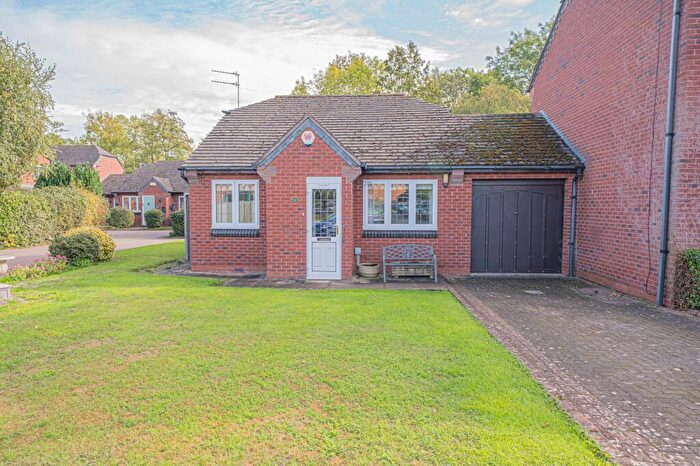 2 Bedroom Bungalow For Sale In Yew Tree Close, Lapworth, B94