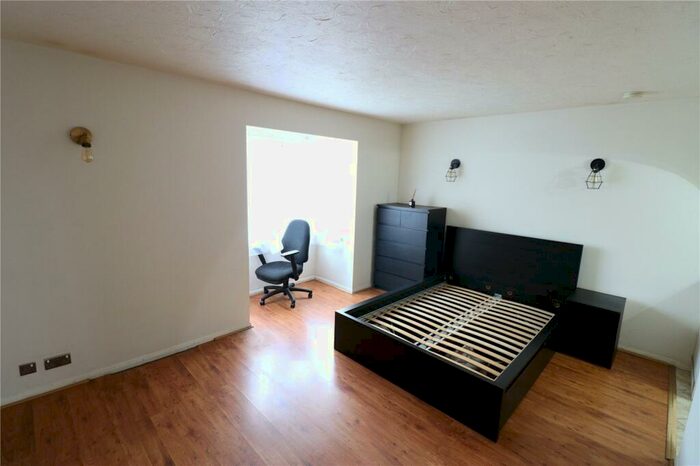 Apartment To Rent In Pasteur Close, London, NW9