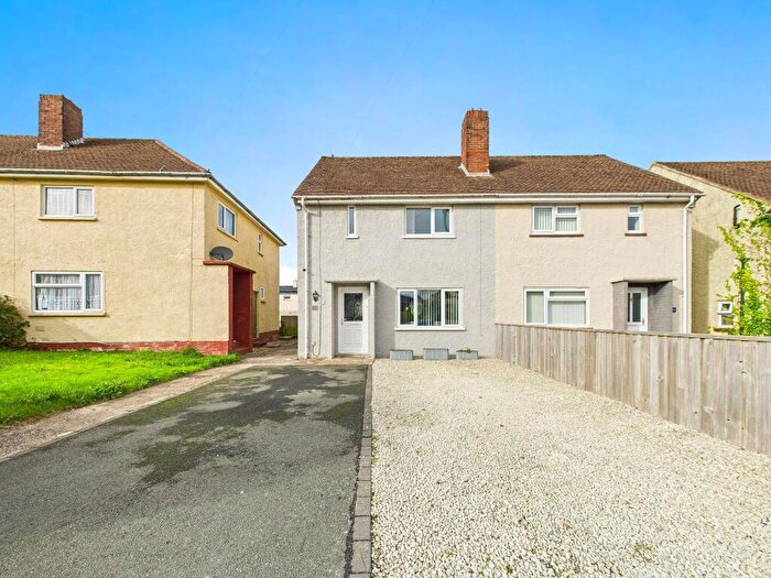 3 Bedroom Semi-Detached House For Sale In Hawthorn Rise, Haverfordwest, SA61