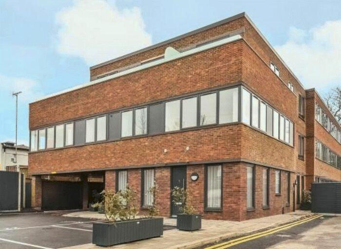 1 Bedroom Flat To Rent In The Street, Ashtead, KT21