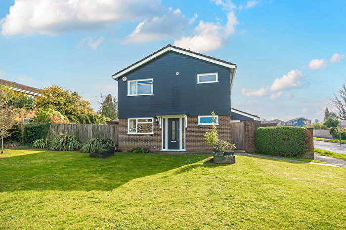 4 Bedroom Detached House For Sale In Snowdrop Close, Basingstoke, RG22