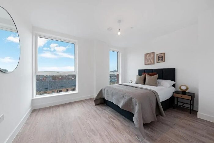 3 Bedroom Flat To Rent In Dukes Road, Walthamstow, E17