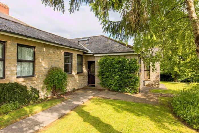 2 Bedroom Bungalow For Sale In Kirkdale Court, Kirkbymoorside, York, YO62