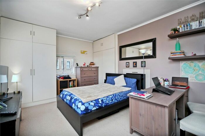 Studio To Rent In Oxford Gardens, London, W10