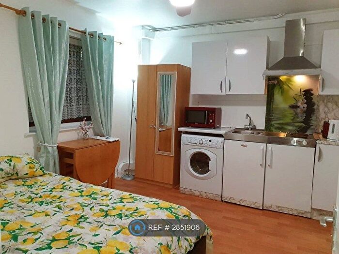 Studio To Rent In Horseferry Road, London, E14