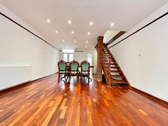 2 Bedroom Terraced House To Rent In Gloucester Road, E17