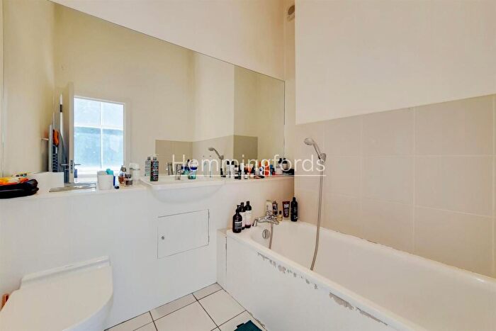 2 Bedroom Apartment To Rent In Whitehorse Road, London, E1