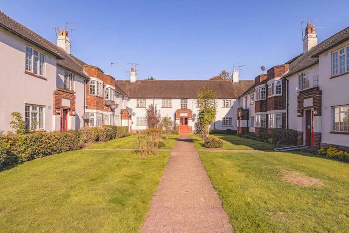 2 Bedroom Apartment To Rent In Buckfield Court, Bathurst Walk, Richings Park, SL0